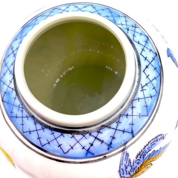 Vintage Japanese Porcelain Ginger Jar Decorated In Hong Kong Hand painted - Picture 3 of 6